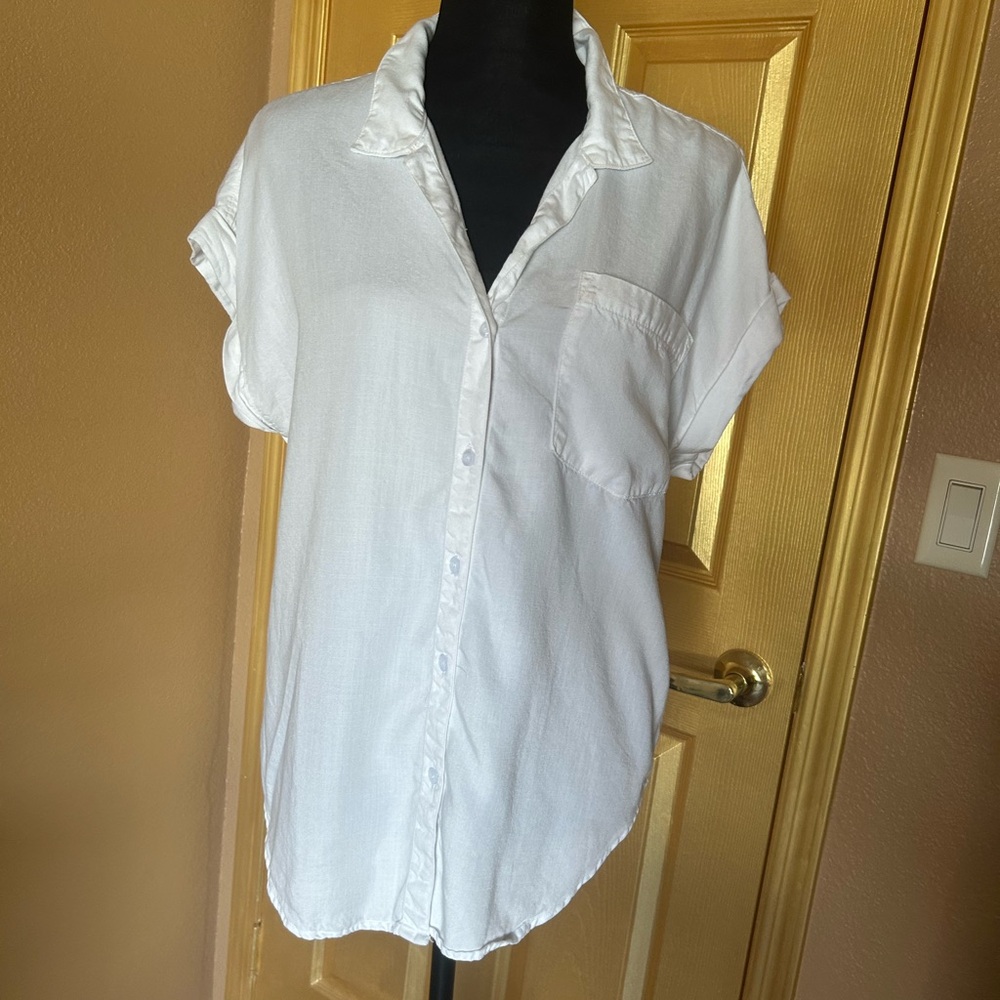 Judith March White Short Sleeve Button-Up Shirt